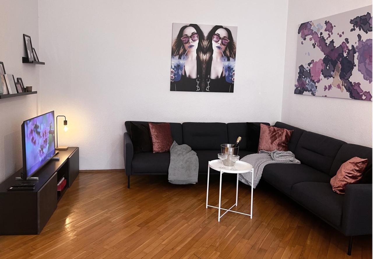Old Town Home Of Evil Dog Vilnius Bagian luar foto